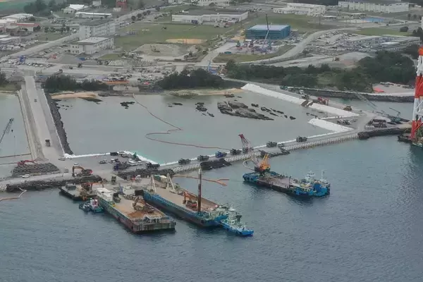 【速報】辺野古新基地、大浦湾側で初の本格的埋め立て作業　防衛局が新区域に土砂投入