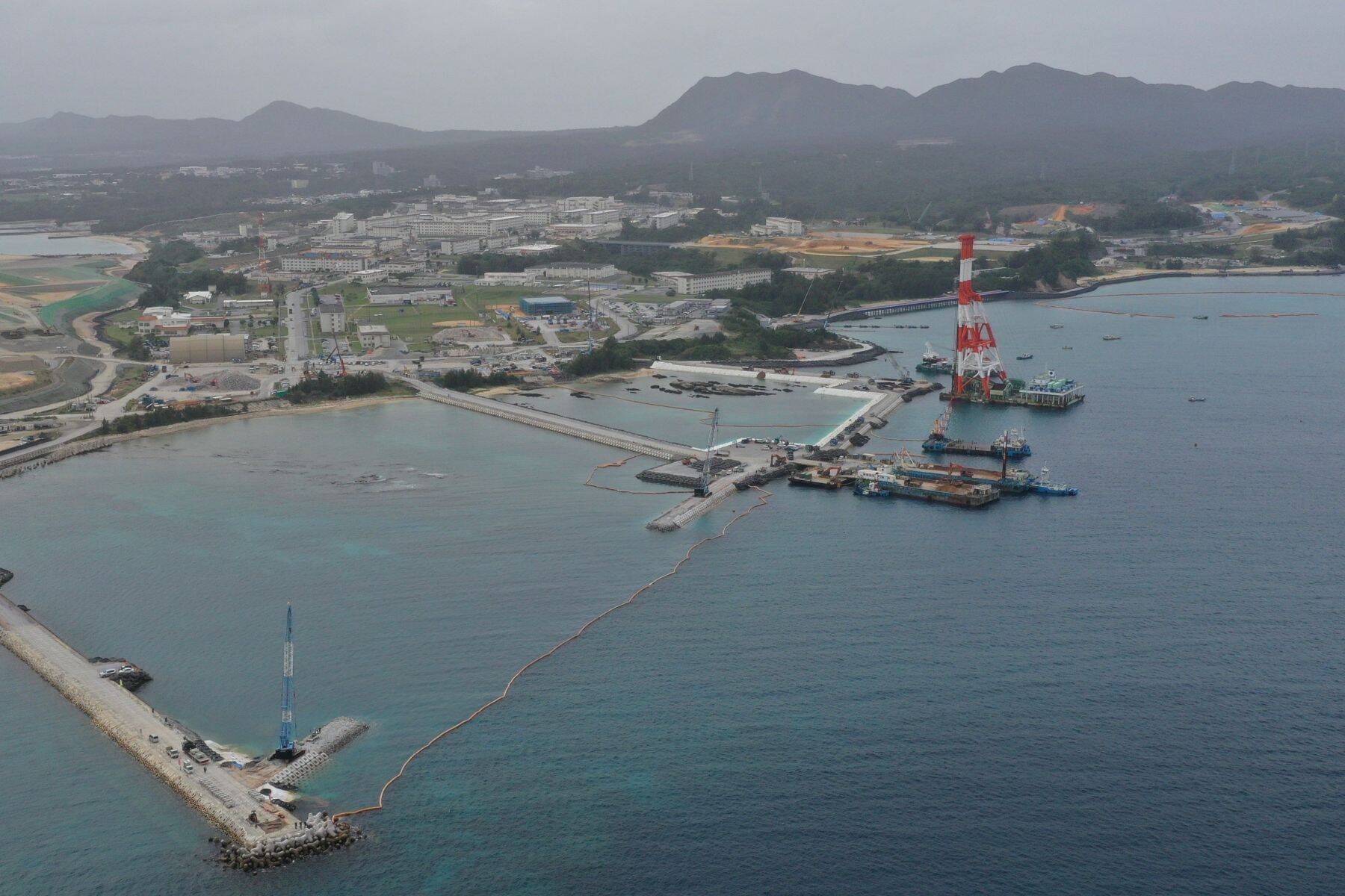 【速報】辺野古新基地、大浦湾側で初の本格的埋め立て作業　防衛局が新区域に土砂投入