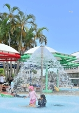 沖縄の量販店「暖房家電が展示できない」　10月も続く真夏日　プール営業終了後も問い合わせ