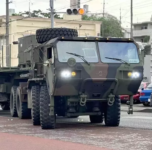 ナンバーなしの米軍車、国道330号を走行　沖縄・宜野湾市　抗議の市民「違反行為が常態化」