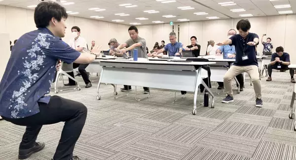 男性の更年期、職場で理解を　「年を取ったから」で片づけず　沖縄セルラー電話が講座、対応学ぶ