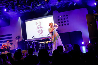 阿部真央、開催中止となった幻の全国ツアー『らいぶNo.9』を東京にて一夜限りで開催