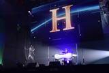 「Hilcrhyme、地元・新潟で行なった10周年記念ライブにHIKAKINとハローキティが登場」の画像3