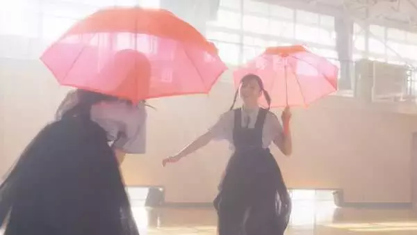 Aimer「Ref:rain」のMVに桜田ひより、兎遊が出演