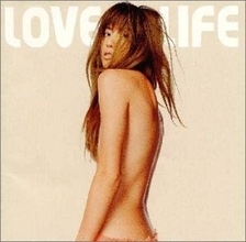 hitomiの『LOVE LIFE』は女性アーティストが隆盛を迎えた、2000年を象徴するアルバムのひとつ