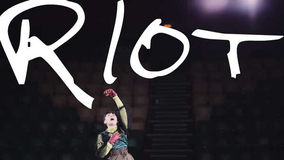 春ねむり、新曲「Riot」MVの舞台はロシアのサーカス小屋