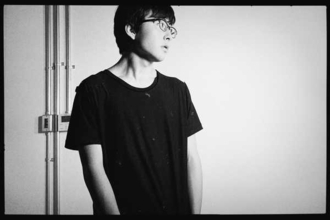 崎山蒼志、未発表楽曲「回転」の自宅弾き語り映像を公開