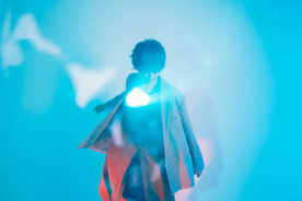 伊東歌詞太郎、自身初のベストアルバムのタイトルが『三千世界』に決定＆収録内容一部公開