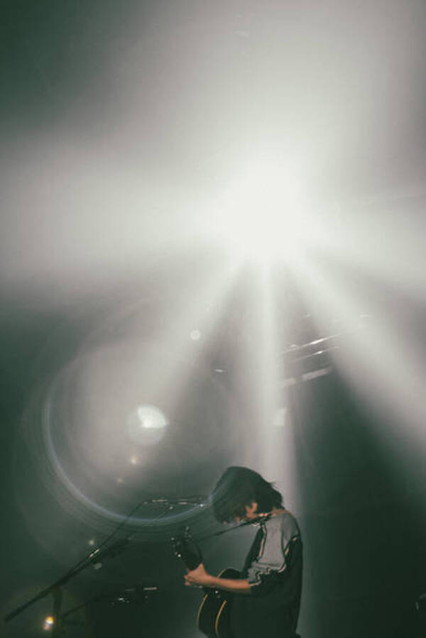 あいみょん 全17曲を披露した日本武道館での弾き語りツアー追加公演のライブレポートを公開 21年12月1日 エキサイトニュース