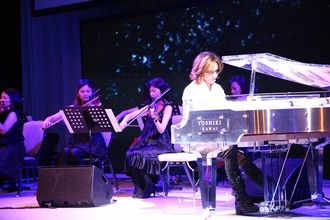 YOSHIKI、クラウドイベントにてピアノ演奏で「Forever Love」「Endless Rain」を披露