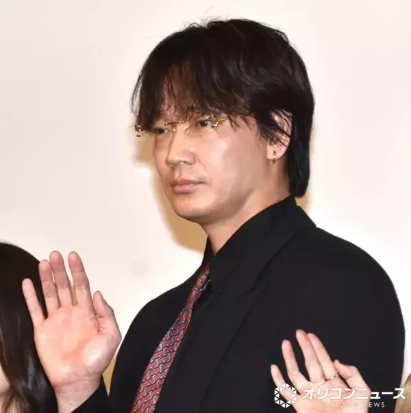 綾野剛、もはや監督状態に　演出案も　荒井監督はニヤリ「監督はあっちですから」
