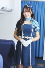 “元大手航空会社CA”橘和奈「働くお姉さん」企画でCA姿に　『ヤンマガ』新感覚グラビア公開