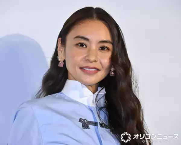 滝沢眞規子、シンプルなパンツスタイルでも存在感　ディオールイベント来場