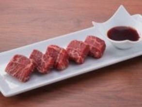 牛角に“ぜいたくすぎる”春限定メニュー登場　“0.15％”の希少部位＆うなぎの石焼ビビンバを食べ放題でも