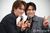 「正門良規＆川島如恵留、超至近距離の撮影もノリノリ　“私服”も偶然の一致「僕とまったく同じスウェットを」」の画像1