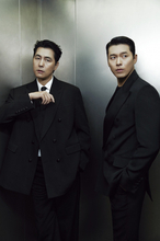 ヒョンビン＆チョン・ウソン、スーツ姿でクールに決める　韓国ドラマ『メイド・イン・コリア』ディズニープラスで“2025年最も視聴された韓国オリジナル作品”に