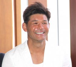 照英、愛車は“高級フルサイズミニバン”「愛と夢と情熱が詰まった車」　“買取査定”でまさかの金額提示→一同驚愕