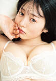 「“全鳥取県民の妹”白濱美兎、ふわふわマシュマロボディを大胆披露　『ヤンジャン』表紙に凱旋」の画像1