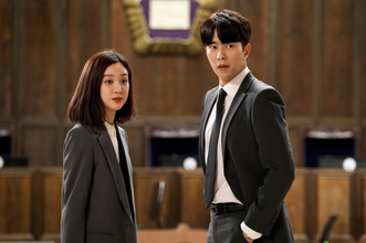 【あすから】“ツンデレ魔女検事” チョン・リョウォン＆“年下イケメン検事”ユン・ヒョンミンの新感覚リーガル・ラブコメディ　韓国ドラマ『魔女の法廷』放送開始