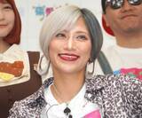 「「雰囲気全然違う！」ぱーてぃーちゃん・信子、黒髪＆ナチュラルメイクでの演技に反響「別人？」『刑事、ふりだしに戻る』第2話【ネタバレあり】」の画像1