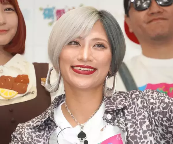 「雰囲気全然違う！」ぱーてぃーちゃん・信子、黒髪＆ナチュラルメイクでの演技に反響「別人？」『刑事、ふりだしに戻る』第2話【ネタバレあり】