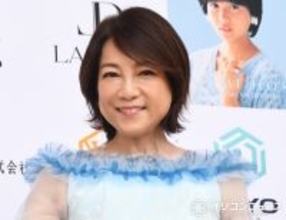 59歳・堀ちえみ、美脚際立つ“ミニスカ”私服コーデ披露「さすがスーパーアイドル！」「足きれい」