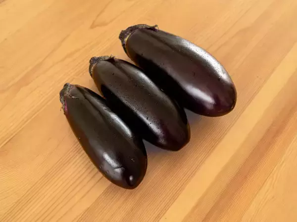 ナスは“皮をむいてレンチン”が楽チン 農家が教える簡単レシピ「このやり方最高ですね！！！」