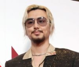 藤井 風、「I Need U Back」MVオフショットを公開　奇抜ビジュアルに「誰かわからなかった」「まじでscandalous」