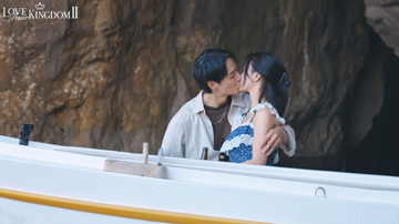 元AKB48が水着でイケメン経営者の膝上に　イケメン俳優とは情熱キス→おわかりキス「キスの仕方も器用だな」