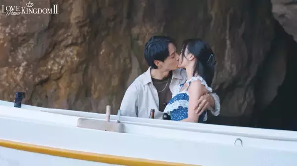 元AKB48が水着でイケメン経営者の膝上に　イケメン俳優とは情熱キス→おわかりキス「キスの仕方も器用だな」