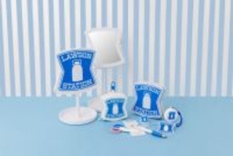 看板が“そのまんま”付録になった「ローソン」公式ブック3種発売　ミラー・ポーチなど実用的アイテムに変身