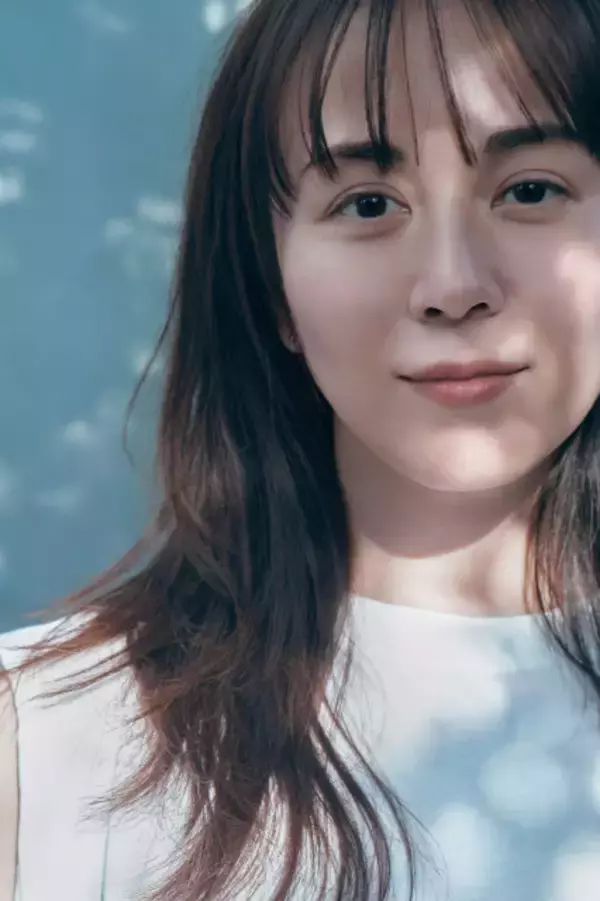 比嘉愛未、仕事や恋愛“本音”を赤裸々に語る　初エッセイ集『またね。』表紙解禁