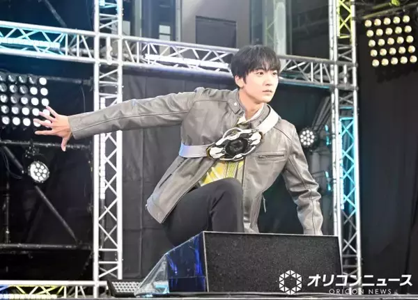 『仮面ライダーマイス』秋谷郁甫、ファンの前で変身ポーズを初披露「緊張しました」　スタイリッシュなポーズに