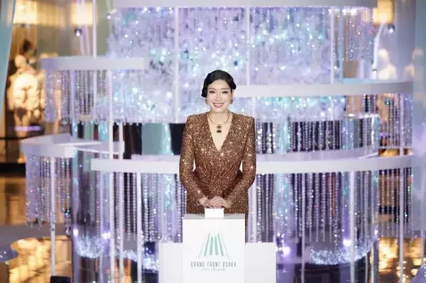 「夢がかないました」アンミカがゴージャス姿で大阪駅前に登場→一帯の雰囲気が激変