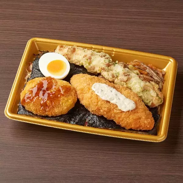 王道のおかずを盛り合わせたワンコインの「ファミマ・ザ・海苔弁当」　ファミマルの弁当史上最速100万食突破