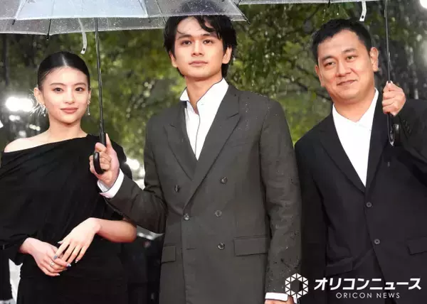 【東京国際映画祭】北村匠海、28歳で学生服姿「これが最後にしよう」　出口夏希は肩出しタイトドレスで登場