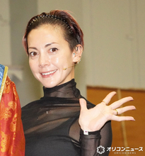 土屋アンナ、幼少期のクリスマスの思い出語る「牛乳が半分なくなって…」