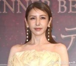 “奇跡の50歳”美香、くびれショット公開　驚異のスタイル「年齢を聞いて驚く！」「まさに50代の希望の光！」