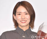 「元バレー女子代表・古賀紗理那、第1子との初旅行を報告　抱っこ紐姿で親子2ショット「紗理那ママ！」「かわいい」　夫はバレー男子代表・西田有志」の画像1