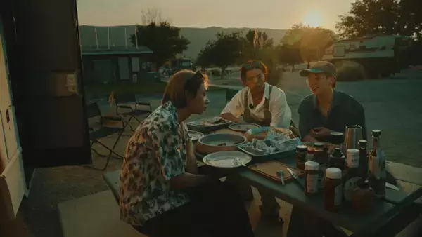 Travis Japan、インドア派の3人が童心に帰って無邪気に遊ぶ　『Travis Japan Summer Vacation!! ―7人のアメリカ旅―』特別映像解禁