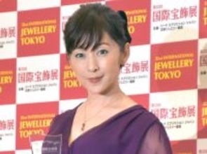 斉藤由貴、生放送で“天然”さく裂　“母の日”エピソードのはずが突然カンペ読み上げ…設楽統も思わず「あれは番組の内情」
