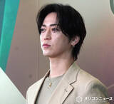 「亀梨和也、田中みな実との結婚発表後初の公の場　報道陣からの祝福に丁寧なお辞儀「ありがとうございます」」の画像1