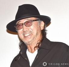 大塚明夫、意外すぎる“交友関係”にファンも驚き「推しと推しだー！」「こんなの予想できねー」　熱いハグショットにも反響