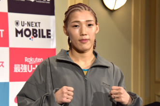 【RIZIN】“最強女王”伊澤星花、第1子女児を出産　夫・COROとの3ショット添え決意「目指せ最強ママ」
