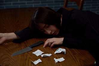 「怖いってぇ」“サレ妻役”篠田麻里子の演技に反響　刃物を手に目を見開き…「怖すぎだろwwwwwwwwww」『サレタ側の復讐』第9話【ネタバレあり】