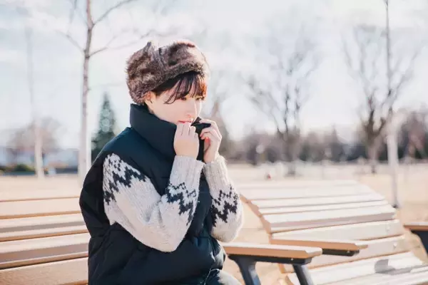 超暖かいのに、見た目はスマート…“着ぶくれ”しない、アウターの下に仕込みたい最強インナーダウン