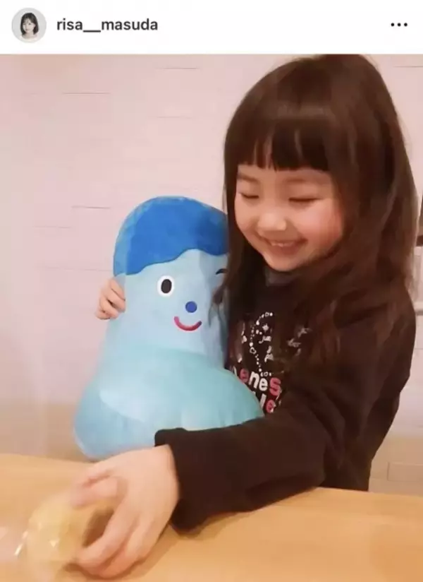 “4代目スイちゃん”増田梨沙、中学校への入学を報告　桜の下で撮影した記念ショットにネットしみじみ「大きくなった姿も可愛い」「ホントにあっという間だね」