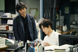 『田鎖ブラザーズ』第1話　岡田将生＆染谷将太が兄弟バディに　“31年前の真相”を追う