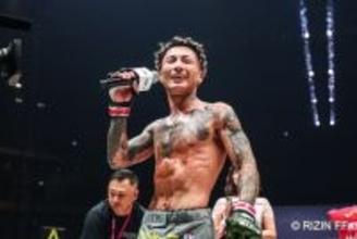 【RIZIN】篠塚辰樹、冨澤大智を返り討ち！　鋭い打撃の連打で2ラウンドTKO勝利