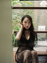 AKB48・長友彩海、ランジェリー姿で「大人全開」なスタイル　デビュー10周年記念で1st写真集